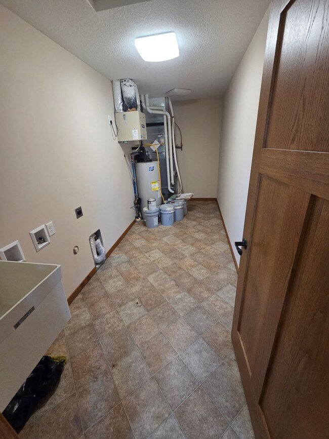Building Photo - 38231 Ewing Ct