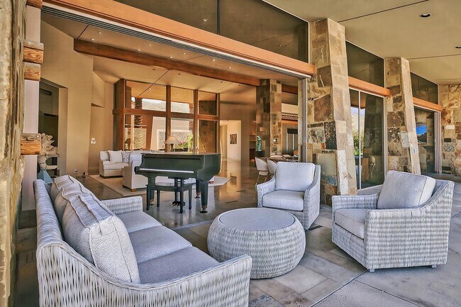 Building Photo - 9 Rockcrest