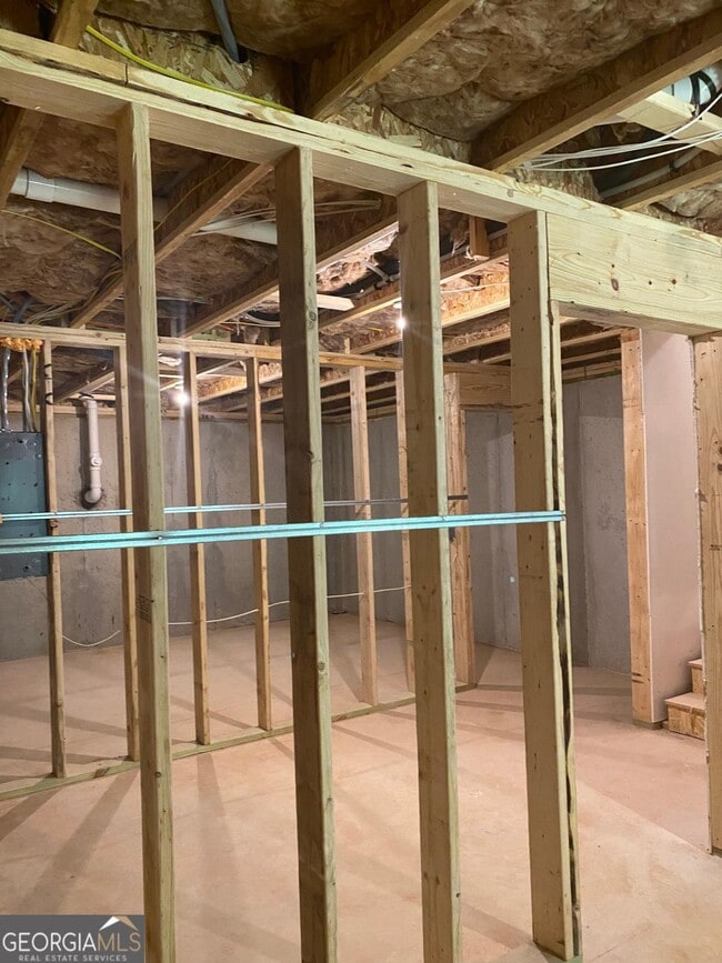 Building Photo - 8282 Castleton Dr