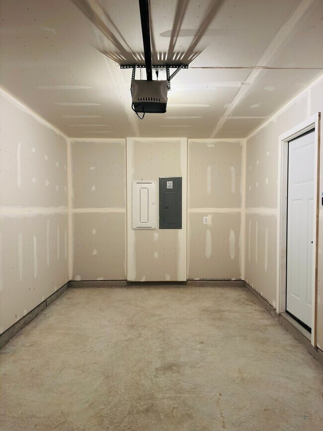 Building Photo - Brand New 4 Bed 3.5 Bath End Unit Townhome in Inwood