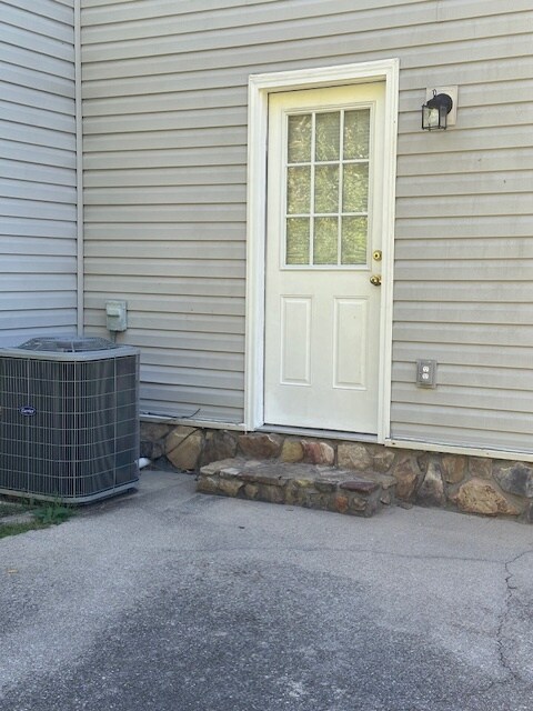 Building Photo - 27 Stratos Ln