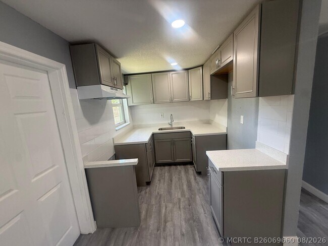 Building Photo - 630 E Dayton Cir