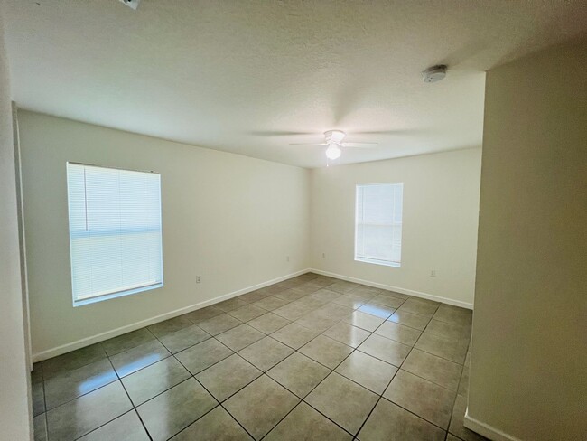 Building Photo - GORGEOUS 4 Bedroom/ 2 Bathroom in Palm Bay!!