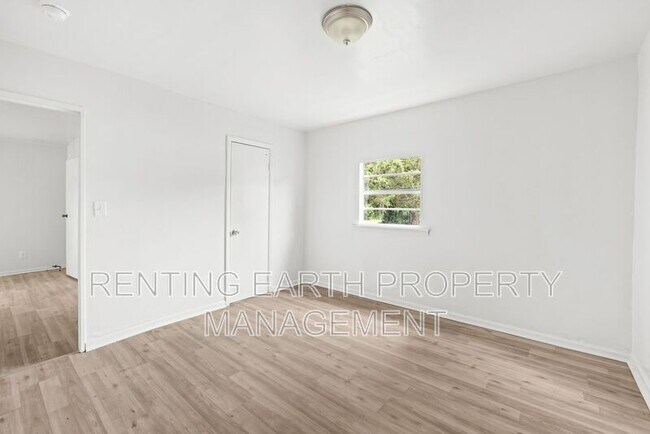 Building Photo - 1724 26th St SW