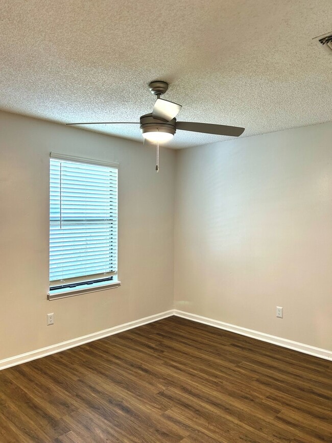Building Photo - 1278 Montecello Dr