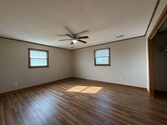 Building Photo - 5 Bedroom, 2 Bathroom Home in Greene County, TN