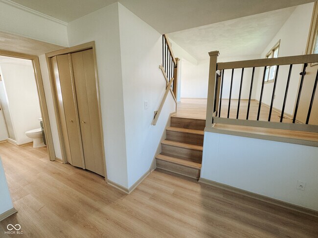 Building Photo - 439 Pleasantview Dr