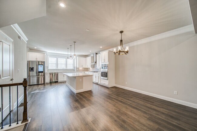 Building Photo - 1363 Harris Way S