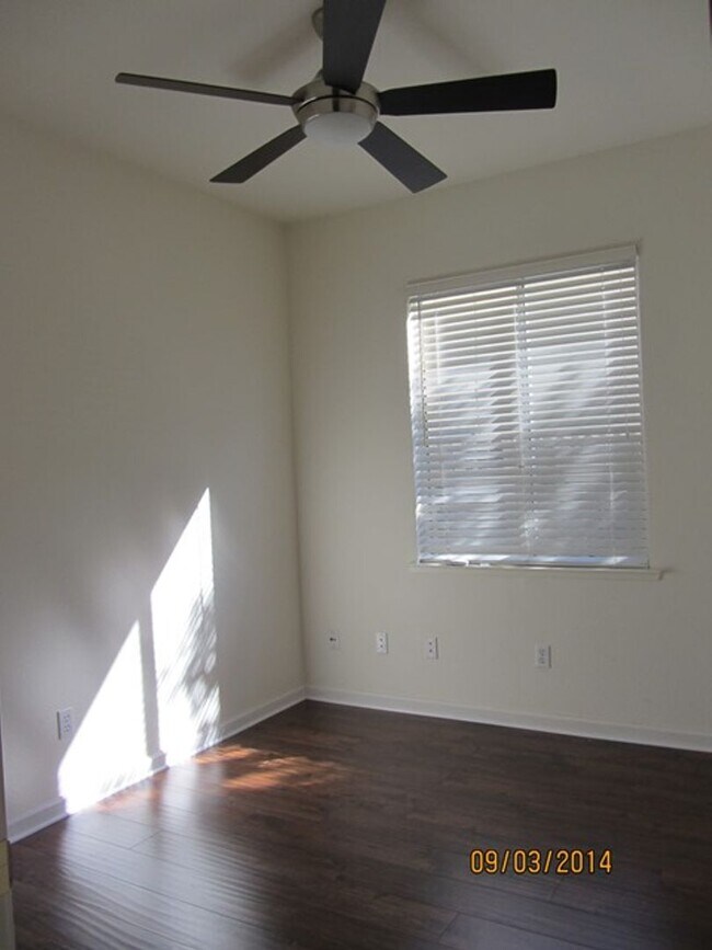 Building Photo - 858 Laurel Dr