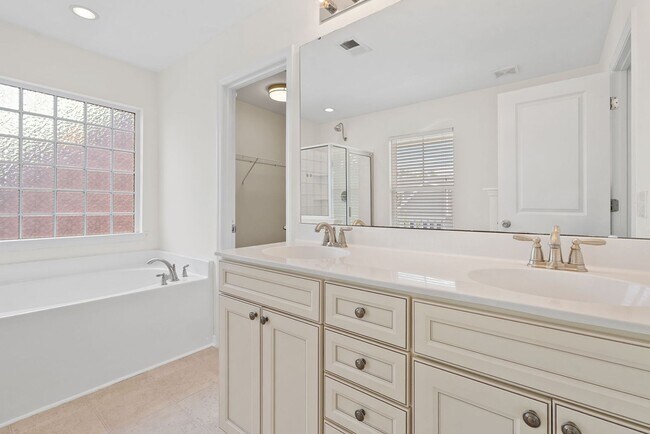 Building Photo - Available now. Beautiful 5 BR/2.5 BA Home in Swygerts Landing!