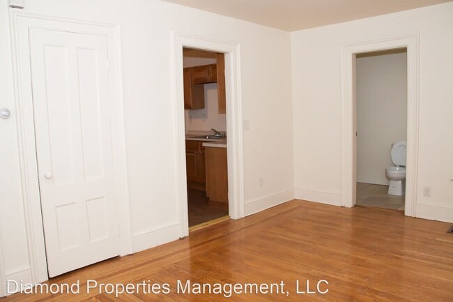 Building Photo - 4 br, 1.5 bath House - 266 Peck Street