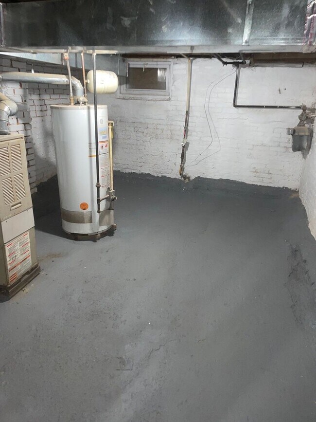 Building Photo - 2432 Etting St