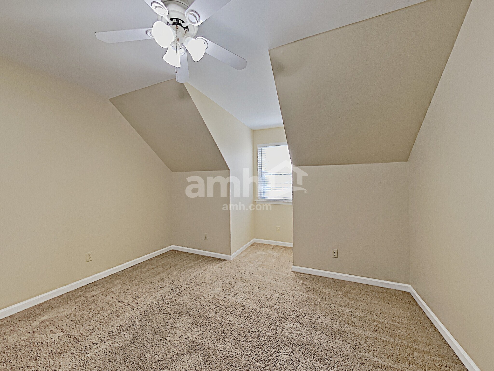 Building Photo - 104 Sunset Dr