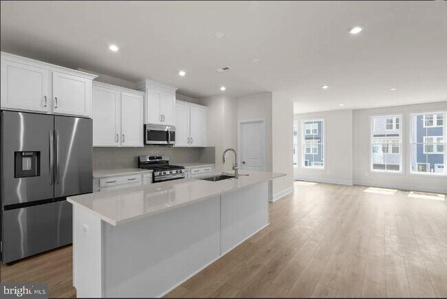 Building Photo - 112 Galaxy Pl