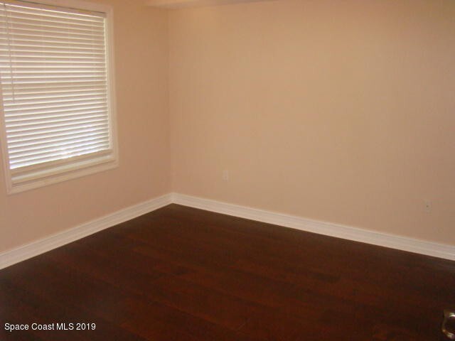 Building Photo - Water front condo