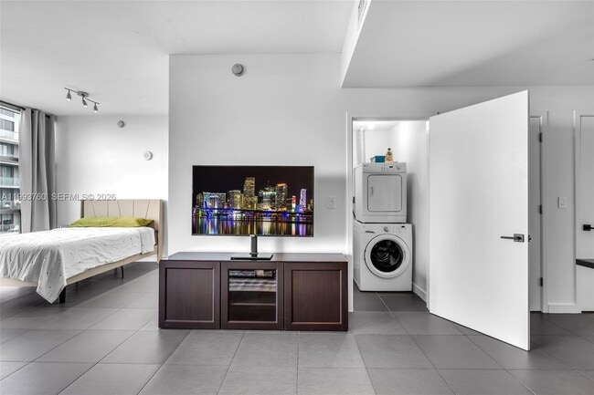 Building Photo - 3301 NE 1st Ave