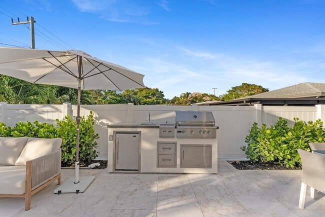 Building Photo - 220 S Swinton Ave