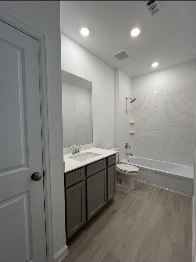 Building Photo - 5422 Holly Hvn Ct