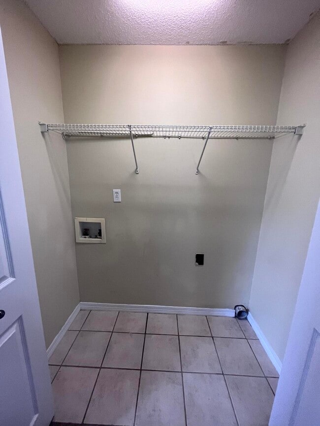 Building Photo - 211 Johnson Ct