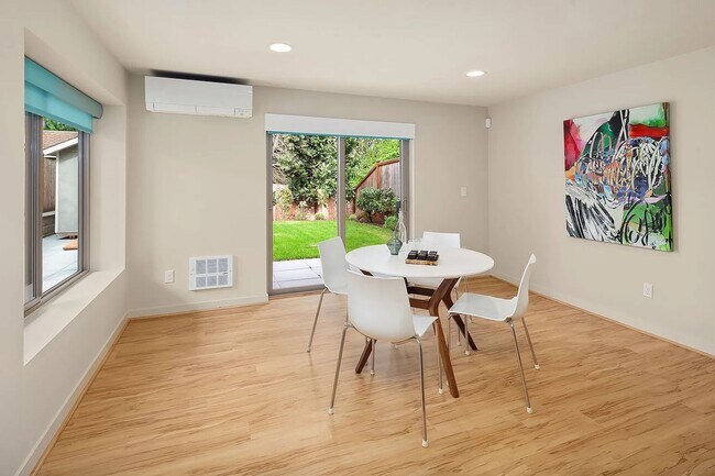 Building Photo - Maple Leaf - Northgate Home