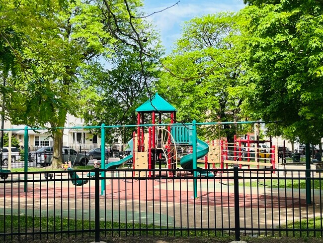 Building Photo - 3253 N Elston Ave
