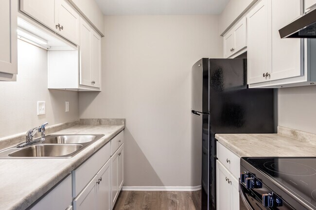 Building Photo - 1700 Elder St