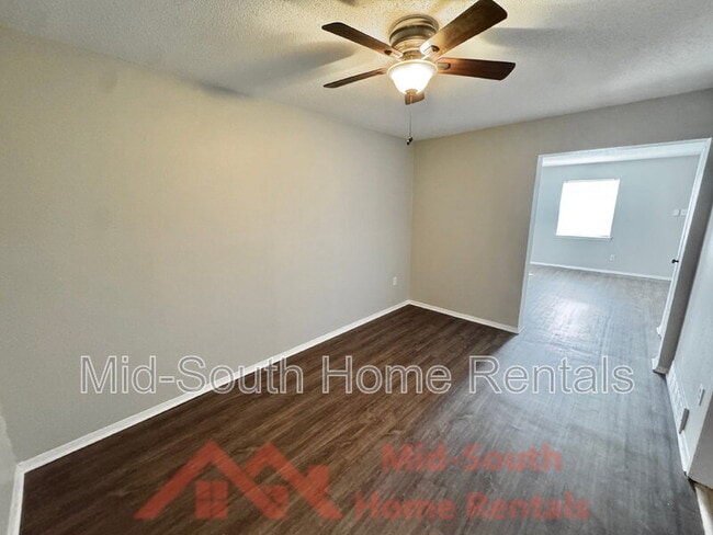 Building Photo - 1742 E Holmes Rd