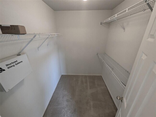 Building Photo - 303 N Carriage Hills Dr
