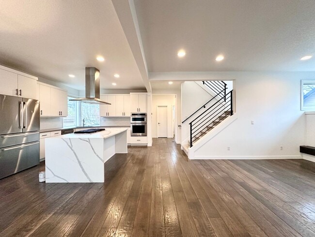 Building Photo - Exceptional Modern 3-Story Single-Family Home Near Woodstock