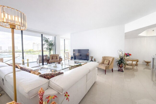 Building Photo - 19707 Turnberry Way