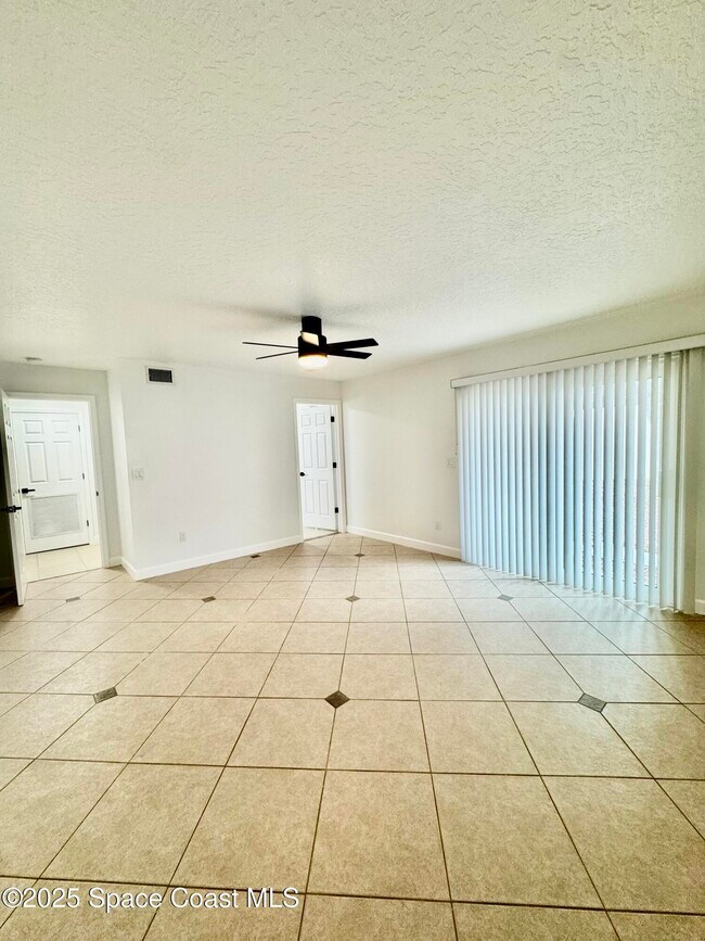 Building Photo - 1456 Guava Ave