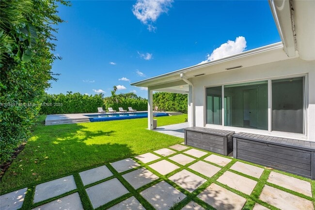 Building Photo - 740 S Shore Dr