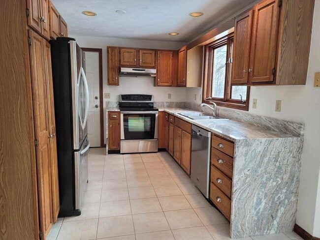 Building Photo - 23 Tattan Farm Rd