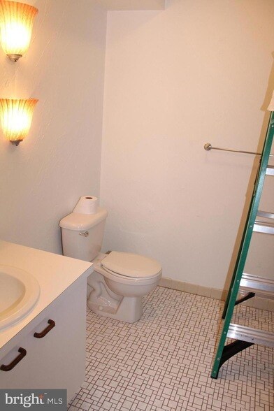 Building Photo - 167 Parker Ave