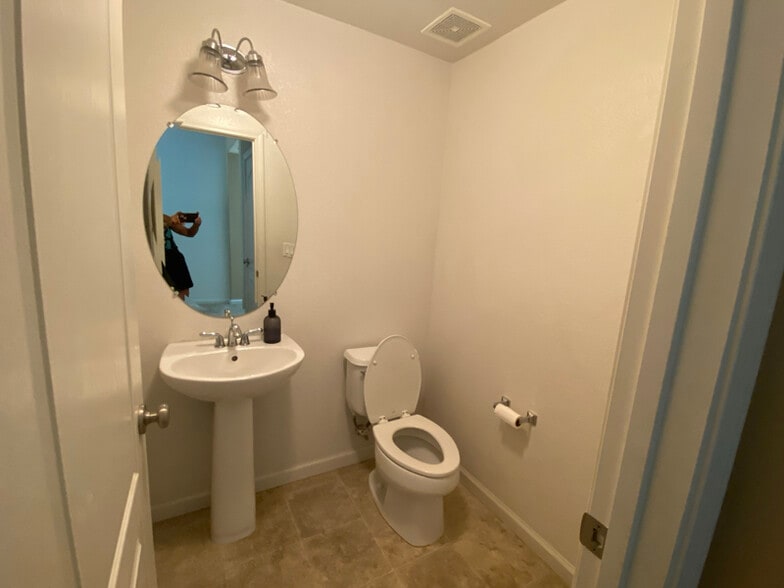 Building Photo - 0Hidden Grove