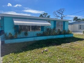 Building Photo - 1177 South Ln
