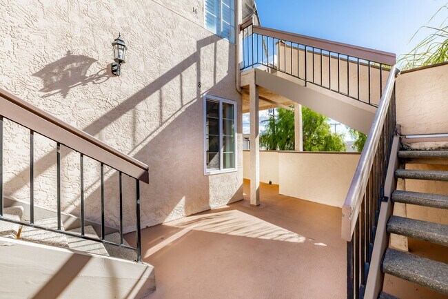 Building Photo - 1202 Donax Ave