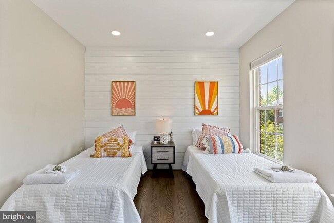 Building Photo - 8078 Sebon Dr