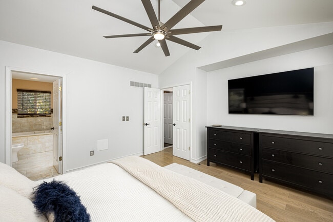 Building Photo - 4025 Rolling Meadow Ln