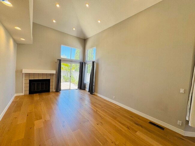 Building Photo - 122 Lynx Ct