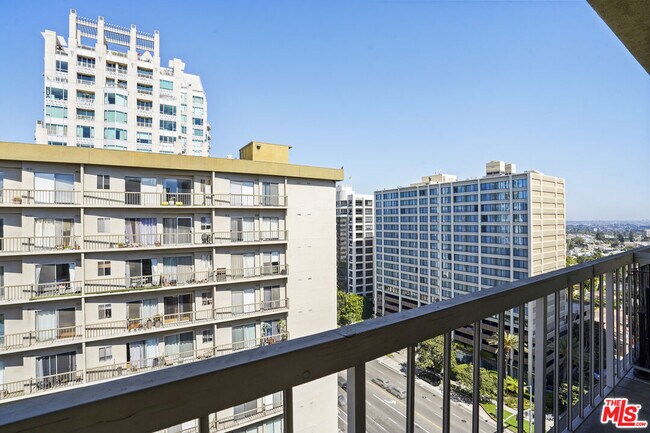 Building Photo - 10751 Wilshire Blvd