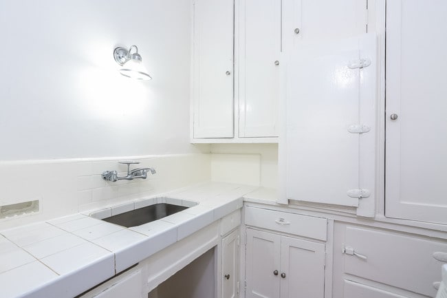 Building Photo - 21 Westminster Ave