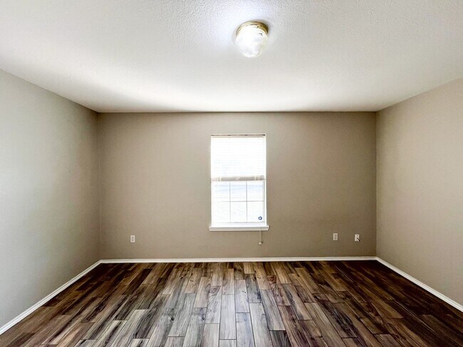 Building Photo - Available NOW Beautiful 1 story, 3 bedroom, 2 bath home. This is exactly what you have been looki...