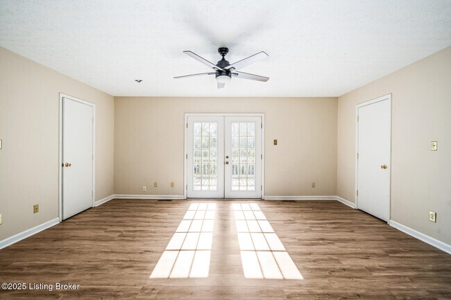 Building Photo - 614 E Brandeis Ave