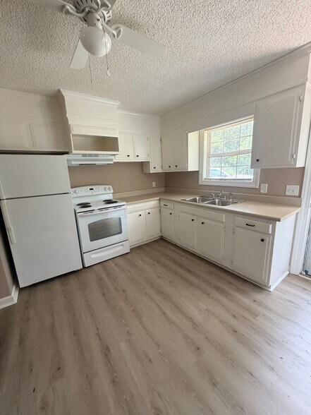Building Photo - 118 B Fisher Dr