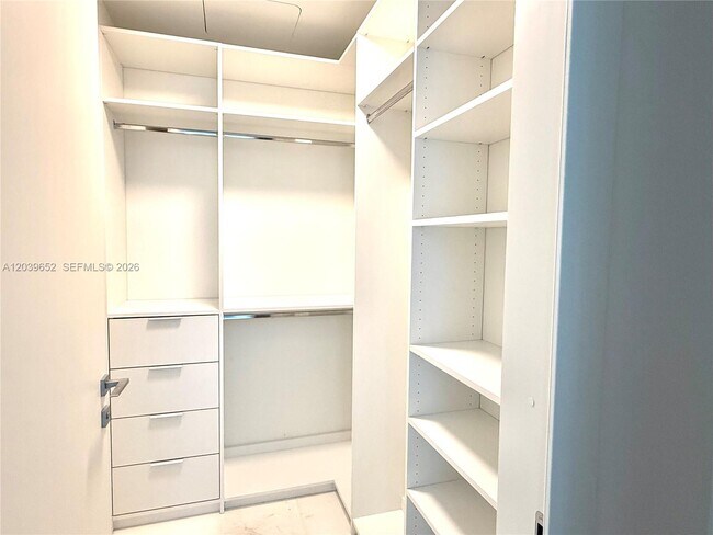 Building Photo - 300 Biscayne Blvd Way