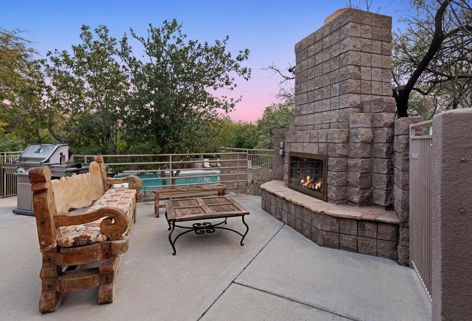 Building Photo - 6655 N Canyon Crest Dr