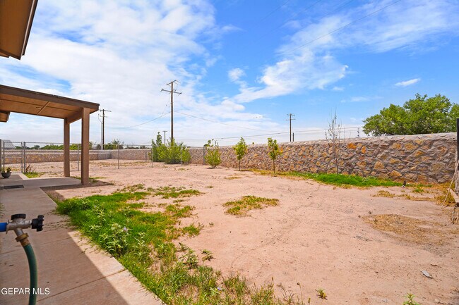 Building Photo - 618 Rafael Marmolejo St