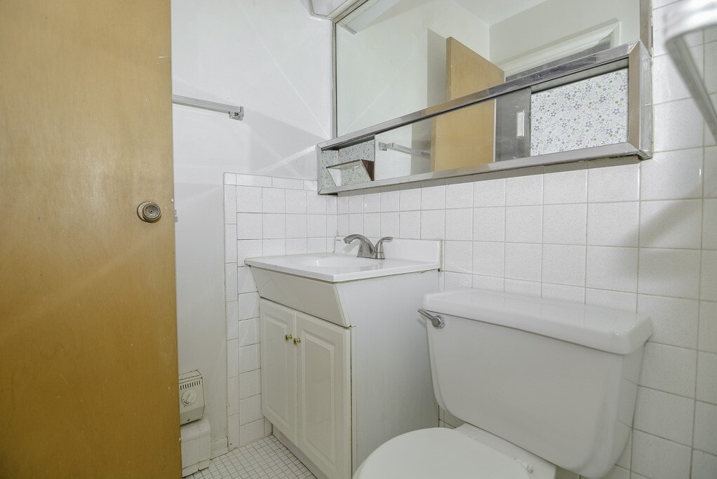 Building Photo - 665 W Wrightwood Ave