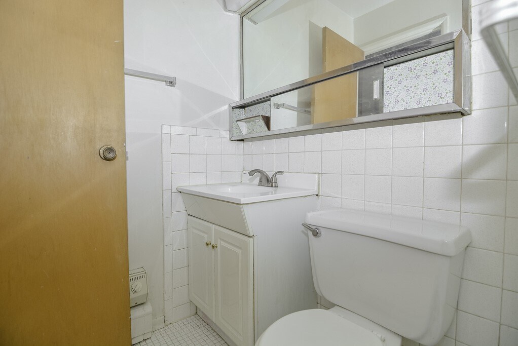 Building Photo - 675 W Wrightwoode